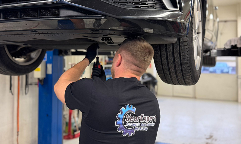 Öljyn vaihto automaattivaihteistoon ja oljyn vaihto moottoriin